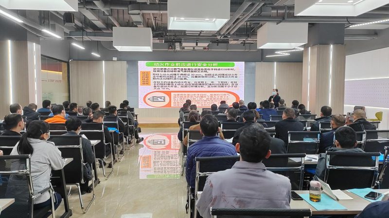 手工焊与二保焊：焊工培训中的关键区分**